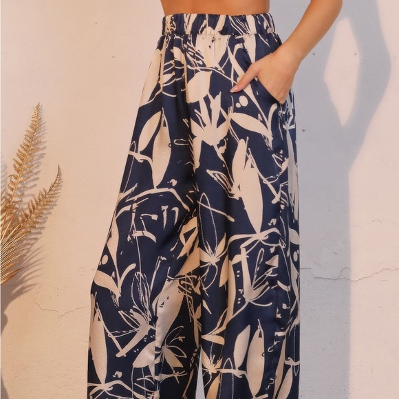 Dreaming Lily Satin Pocket Pants - Picture 3 of 4